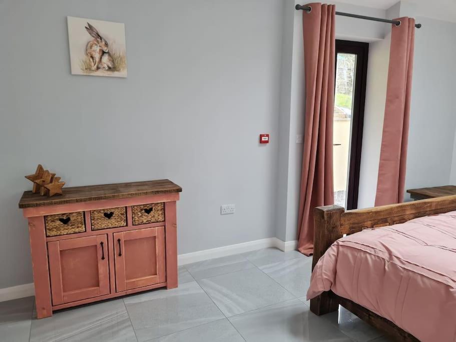 The Old Mountain Stables Caerllwyn Ganol Farm Apartment นิวพอร์ต ห้อง รูปภาพ