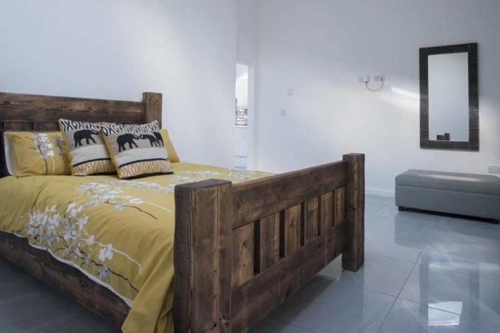 The Old Mountain Stables Caerllwyn Ganol Farm Apartment นิวพอร์ต ห้อง รูปภาพ