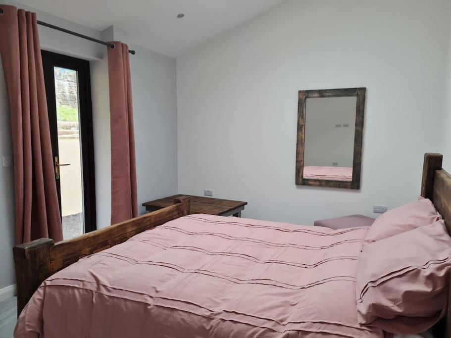The Old Mountain Stables Caerllwyn Ganol Farm Apartment นิวพอร์ต ห้อง รูปภาพ